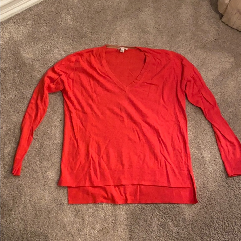 V-Neck coral GAP sweater